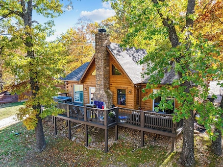 Exterior. Luxury Cabin Vibes • Walk to Thunder Ridge