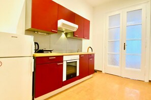 Fridge, oven, stovetop, toaster