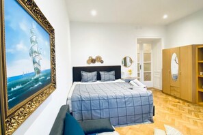 1 bedroom, bed sheets