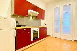 Fridge, oven, stovetop, toaster