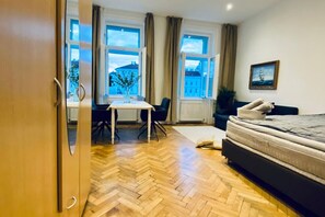 1 bedroom, bed sheets