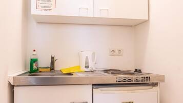 Microwave, stovetop, cookware/dishes/utensils