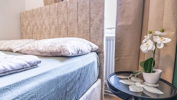 1 bedroom, bed sheets