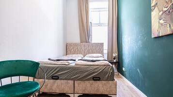 1 bedroom, bed sheets