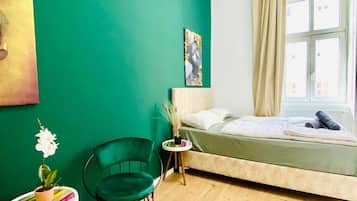 1 bedroom, bed sheets