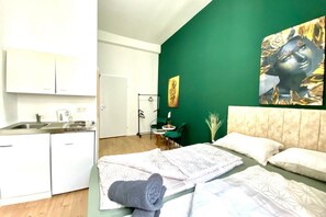 1 bedroom, bed sheets