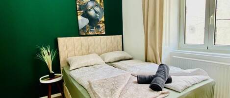 1 bedroom, bed sheets