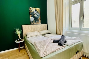 1 bedroom, iron/ironing board, bed sheets - Affordable 1BR Apartment. Prime Location In Vienna (Vienna)