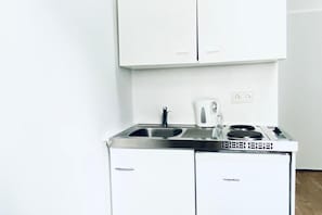 Fridge, microwave, stovetop, cookware/dishes/utensils