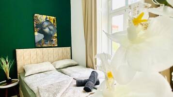 1 bedroom, bed sheets