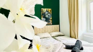 1 bedroom, bed sheets