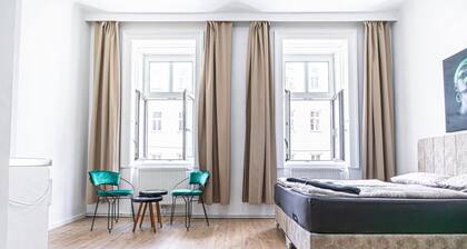 Beautiful 1BR Apartment 15-Min to City Center