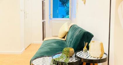 Cozy Room in Ottakring: Spectacular City Views