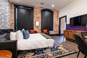 2 bedrooms, iron/ironing board, travel cot, free WiFi