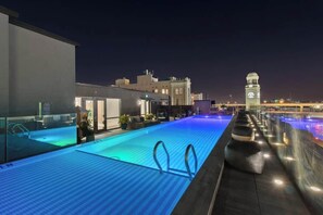 A heated pool - Historic + Modern Downtown Hotel (New Orleans)