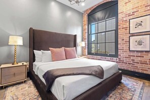 2 bedrooms, iron/ironing board, free WiFi, bed sheets - Historic + Modern Downtown Hotel (New Orleans)