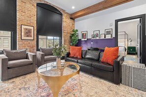 Interior - Charming Modern 2 Bd/2BA , Gym, Gameroom, Rooftop Pool Walk to Attractions Downtown Hotel (New Orleans)
