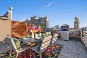 Outdoor dining - Best Location Walk to Everything! Downtown Hotel (New Orleans)