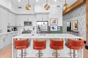 Fridge, microwave, oven, stovetop - Best Location Walk to Everything! Downtown Hotel (New Orleans)