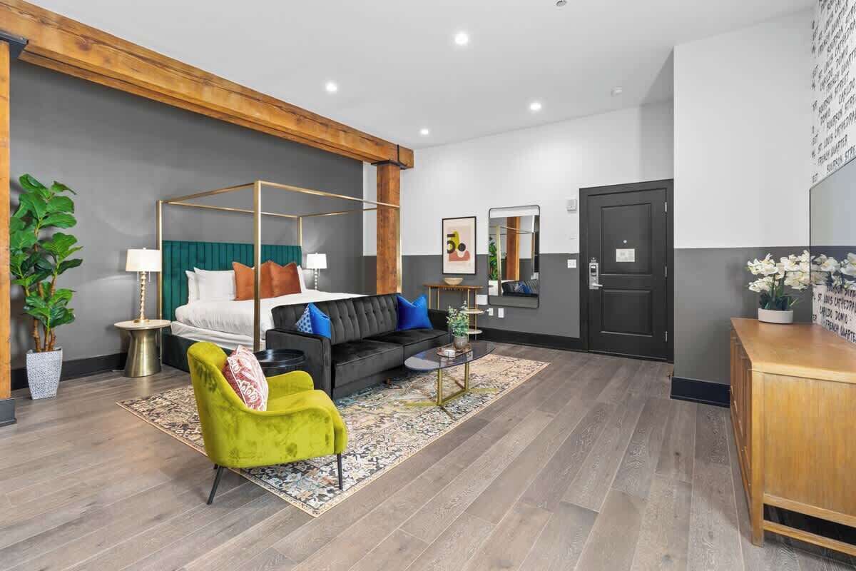 1 chambre, fer et planche à repasser, Wi-Fi gratuit, draps fournis