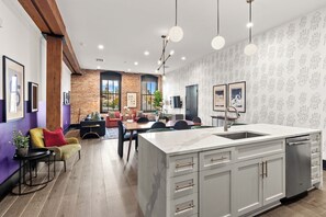 Interior - Luxury | Pool | Game Room | Walk - Attractions! | Sleeper Sofa | Gym | Pool (New Orleans)