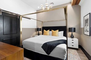 1 bedroom, iron/ironing board, free WiFi, bed sheets - Spa Bath | Rooftop Pool | BBQ| Gym | Hotel (New Orleans)