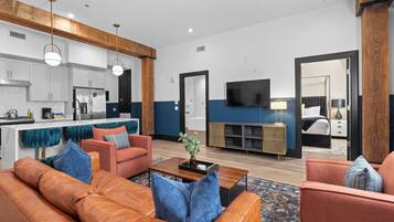 Smart TV, table football, ping pong, stereo