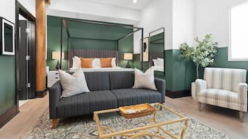 Iron/ironing board, travel crib, free WiFi, bed sheets