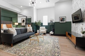 Älytelevisio, pöytäjalkapallopöytä, pöytätennispöytä, stereot