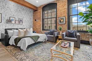 2 bedrooms, iron/ironing board, free WiFi, bed sheets - Downtown Luxury 2BR/2BA | Rooftop Pool | Gym | Gameroom (New Orleans)