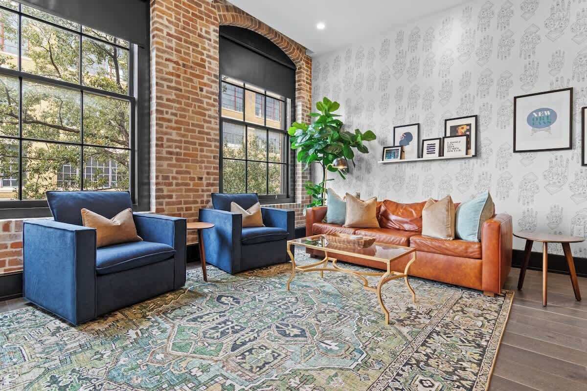 Smart-tv, bordfodbold, bordtennisbord, stereoanlæg