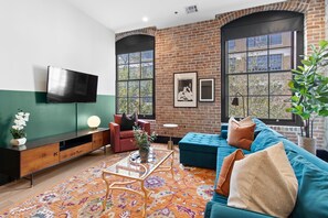 Smart-tv, bordfodbold, bordtennisbord, stereoanlæg