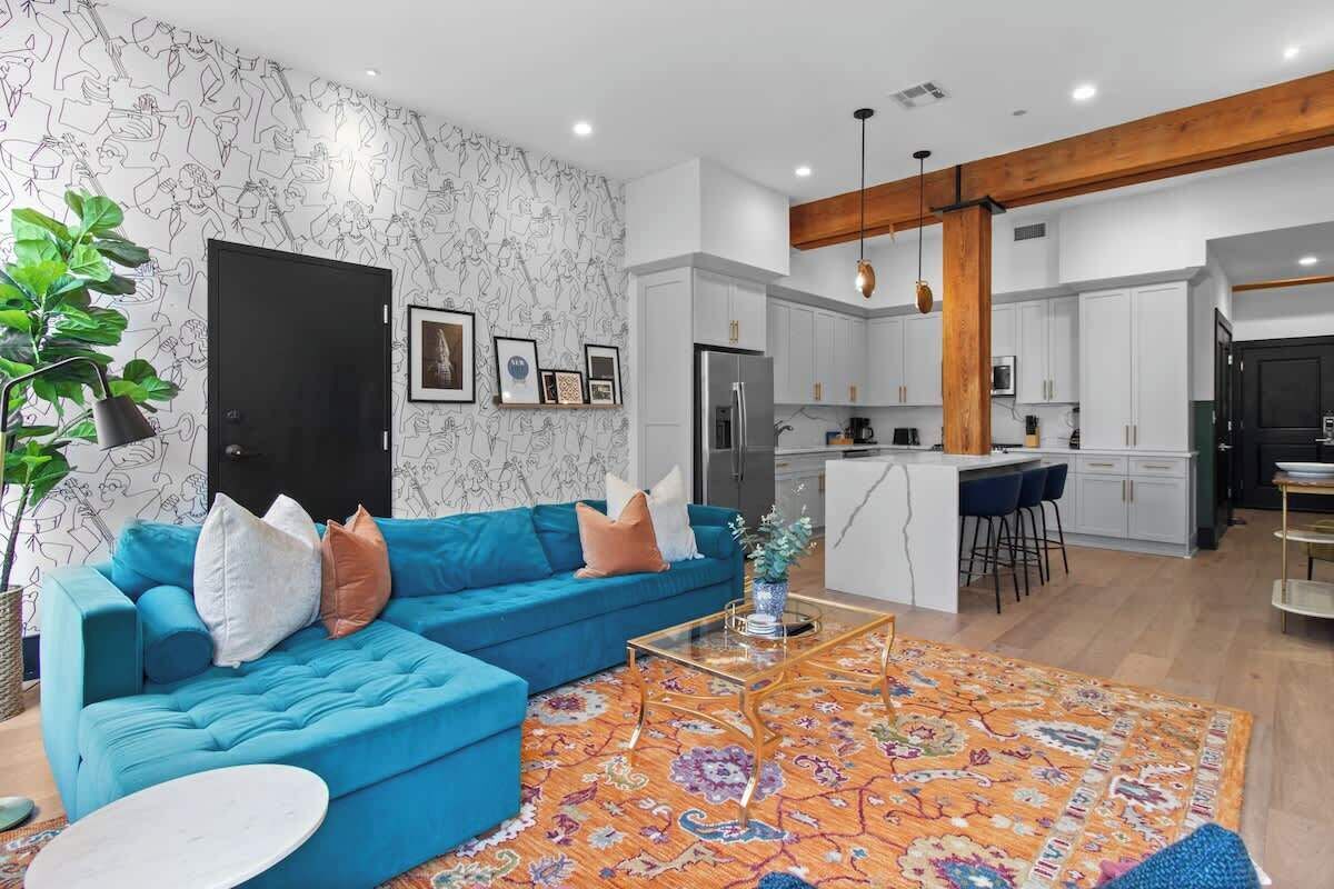 Smart-tv, bordfodbold, bordtennisbord, stereoanlæg