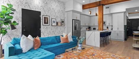 Smart TV, table football, ping pong, stereo