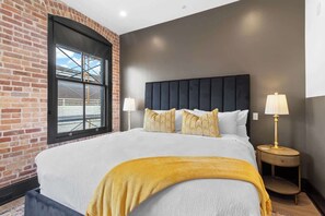 2 bedrooms, iron/ironing board, free WiFi, bed sheets - Rooftop Pool | Ping Pong | Location! (New Orleans)