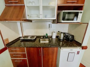 Fridge, microwave, cookware/dishes/utensils - Viejo Lobo centrally located apartment (Ushuaia)