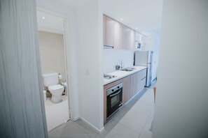 Mikrobølgeovn, ovn og kjøkkenutstyr