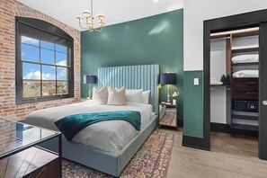 2 bedrooms, iron/ironing board, travel cot, free WiFi - Prime Location Pool, Style + Lots of Extras Hotel (New Orleans)