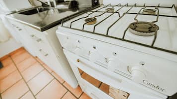 Cookware/dishes/utensils