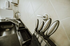 Cookware/dishes/utensils - Nice central and comfortable apartment (Ushuaia)