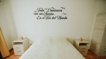 1 habitación, tabla de planchar con plancha, wifi y ropa de cama