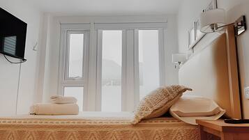 1 habitación, tabla de planchar con plancha, wifi y ropa de cama