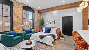 4 habitaciones, tabla de planchar con plancha y cuna de viaje