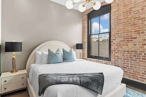 4 bedrooms, iron/ironing board, free WiFi, bed sheets - Rooftop Pool | Full Kitchen | Game Room | Hotel (New Orleans)