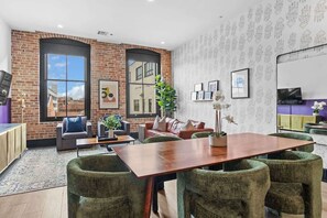 Interior - Rooftop Pool | Full Kitchen | Game Room | Hotel (New Orleans)