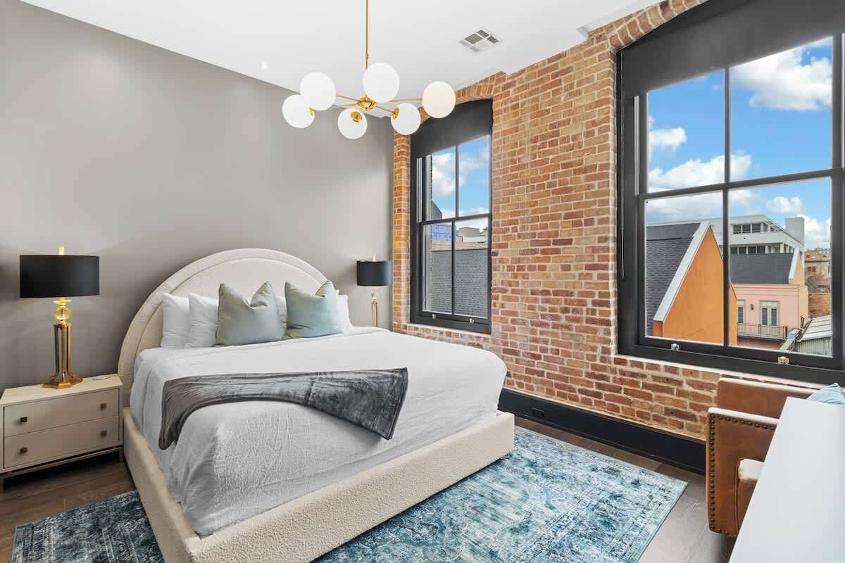 4 slaapkamers, een strijkplank/strijkijzer, reisbedje, gratis wifi