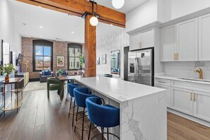 Fridge, microwave, oven, stovetop - Rooftop Pool | Full Kitchen | Game Room | Hotel (New Orleans)
