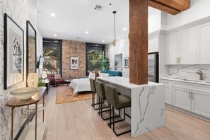 4 habitaciones, tabla de planchar con plancha y wifi gratis 