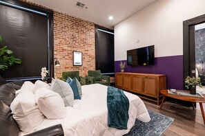 4 bedrooms, iron/ironing board, free WiFi, bed sheets - Downtown 4BD/4BA Sleeps12 Hotel (New Orleans)