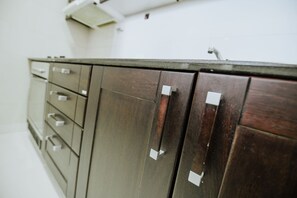 Kochgeschirr/Geschirr/Besteck